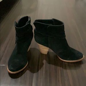 Women’s size 8.5 Splendid wood heel booties